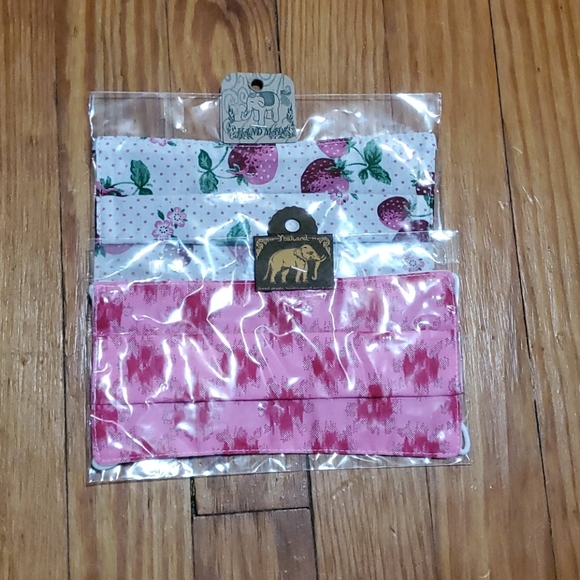 BRAND NEW & Sealed decorative face masks -set of 2 - Picture 3 of 8